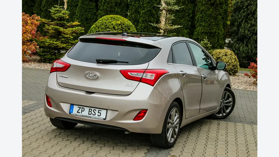 HYUNDAI i30 -
