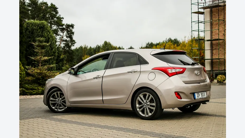 HYUNDAI i30 -