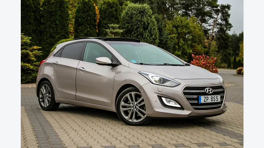 HYUNDAI i30 -