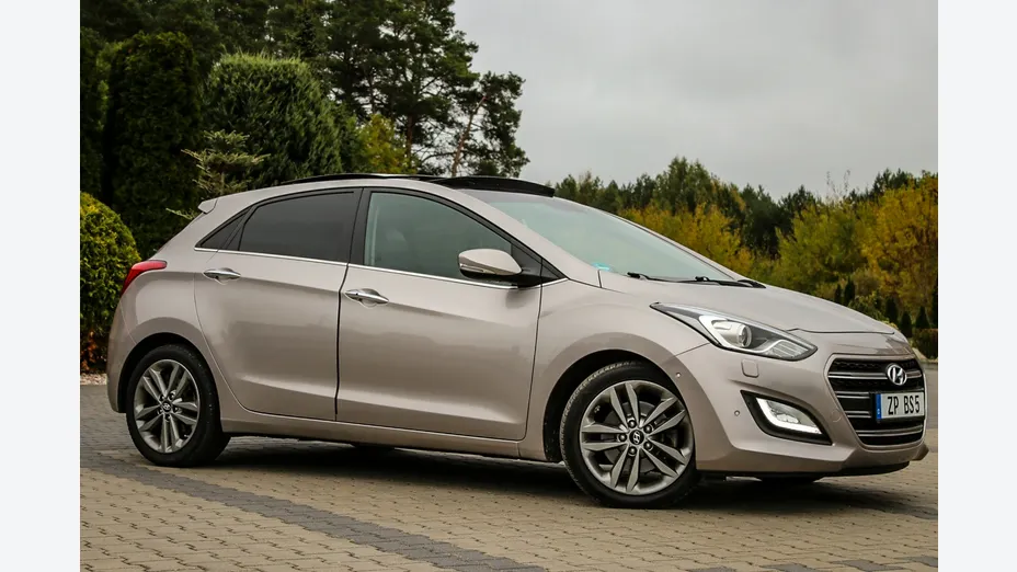HYUNDAI i30 -