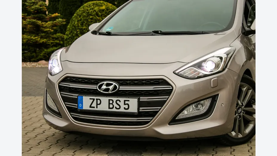 HYUNDAI i30 -