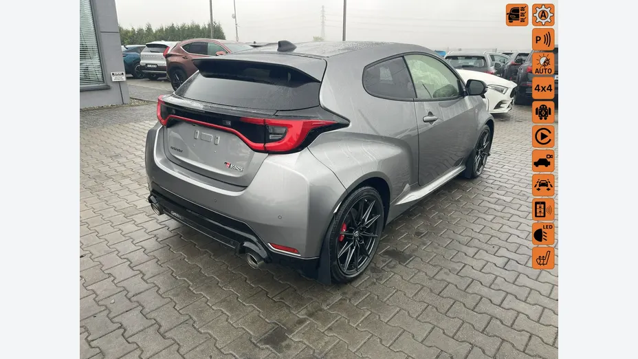 TOYOTA Yaris -
