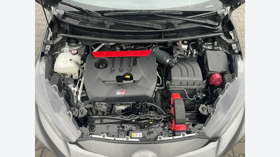 TOYOTA Yaris -