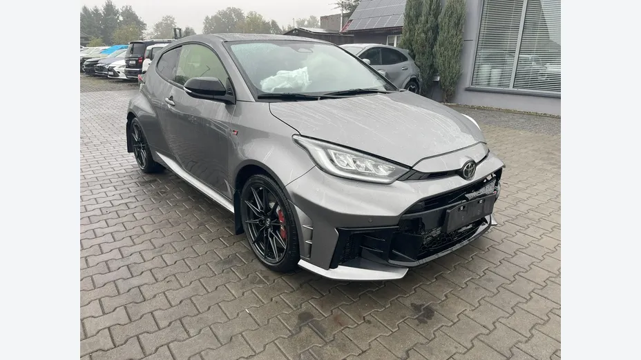 TOYOTA Yaris -