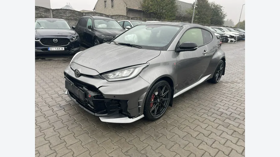 TOYOTA Yaris -