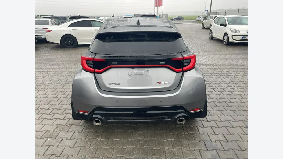 TOYOTA Yaris -