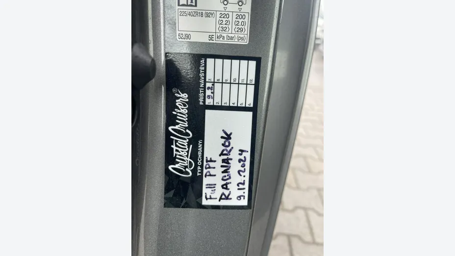 TOYOTA Yaris -