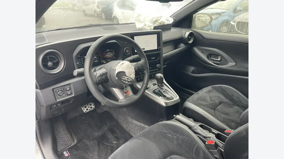TOYOTA Yaris -