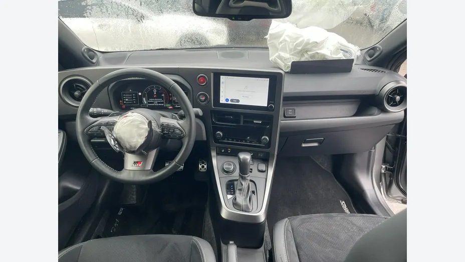 TOYOTA Yaris -