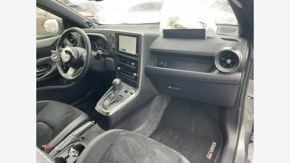 TOYOTA Yaris -