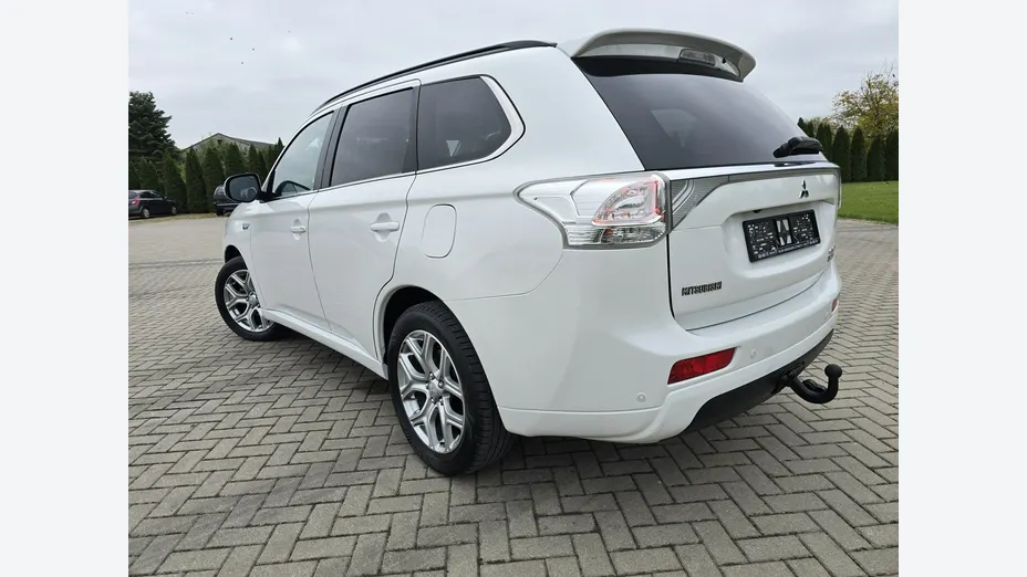 MITSUBISHI Outlander -