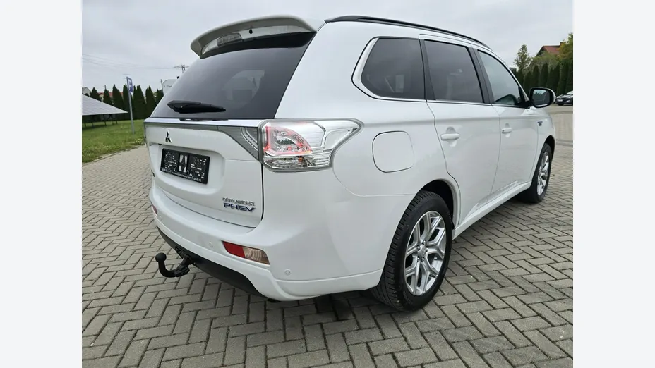 MITSUBISHI Outlander -