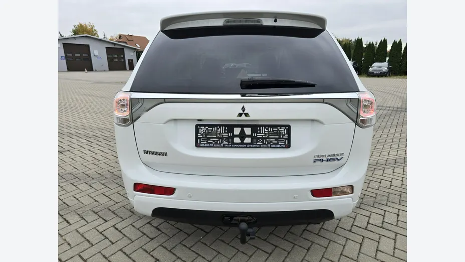 MITSUBISHI Outlander -