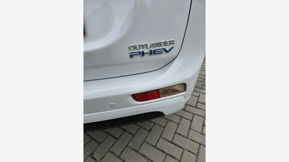 MITSUBISHI Outlander -