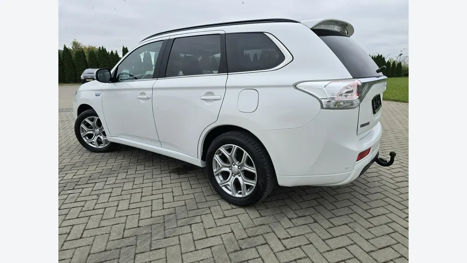 MITSUBISHI Outlander -