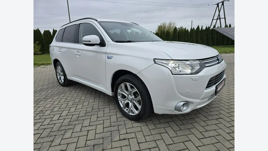 MITSUBISHI Outlander -
