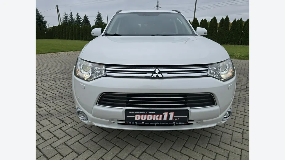 MITSUBISHI Outlander -
