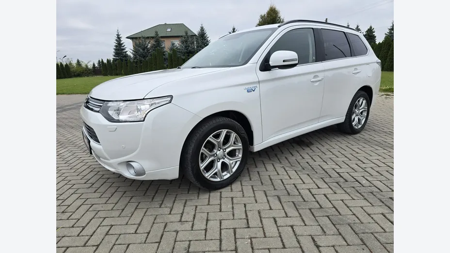 MITSUBISHI Outlander -