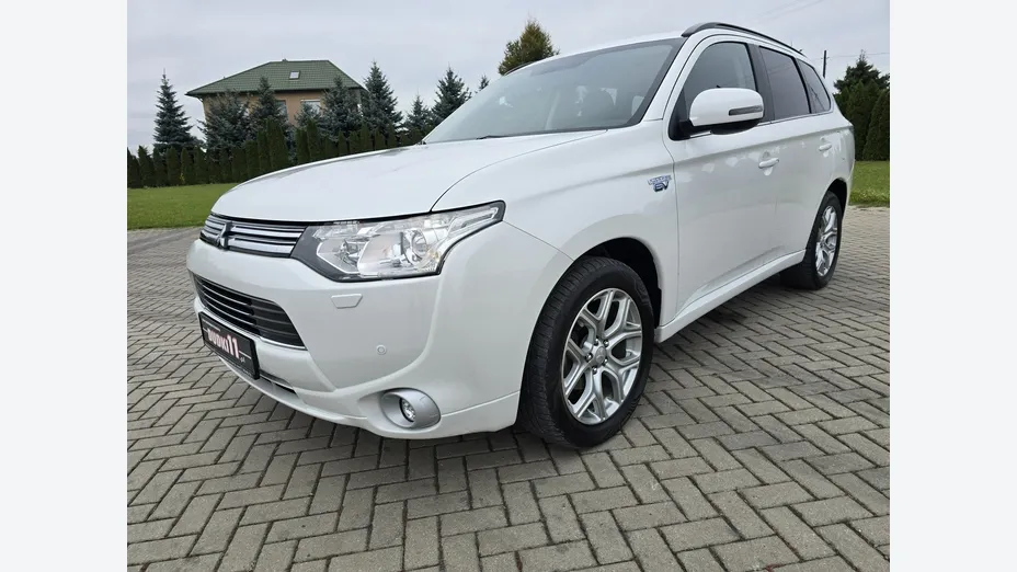 MITSUBISHI Outlander -