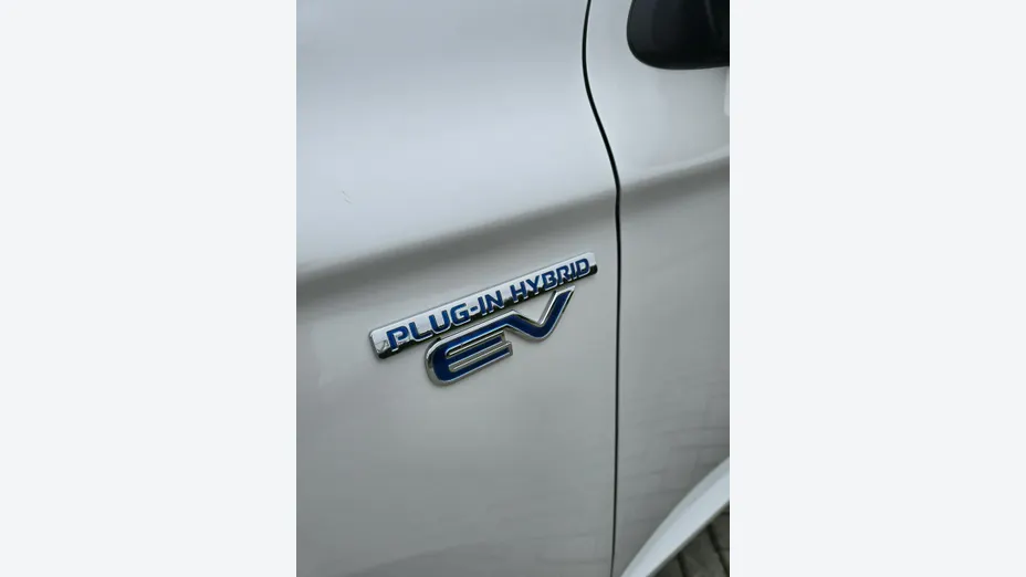 MITSUBISHI Outlander -