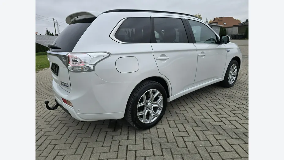 MITSUBISHI Outlander -