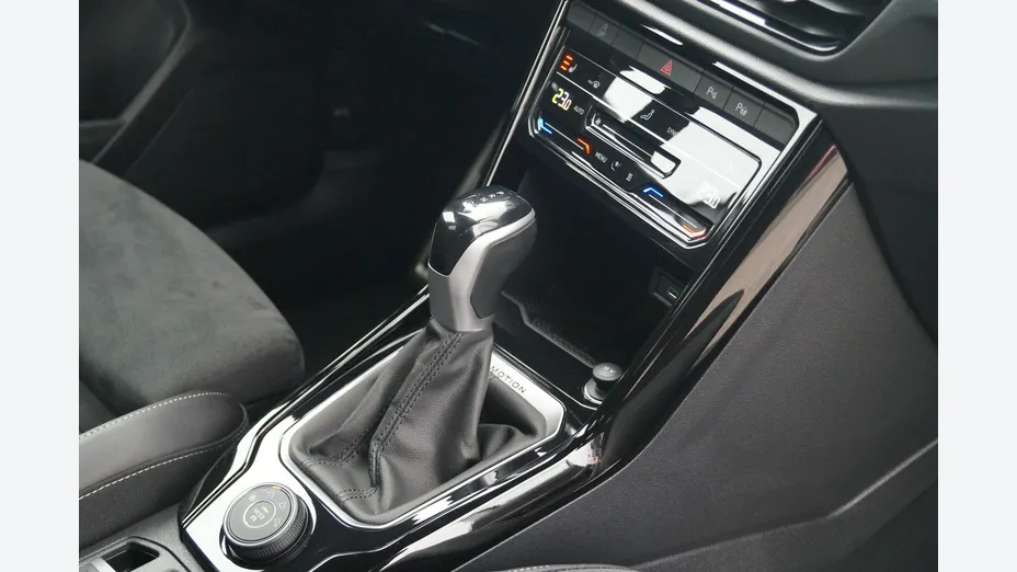 VOLKSWAGEN T-ROC -