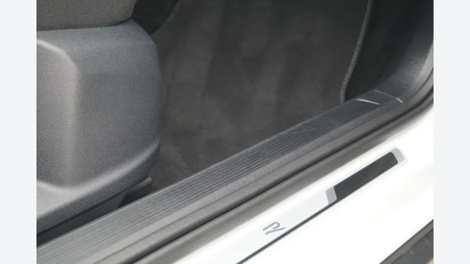 VOLKSWAGEN T-ROC -