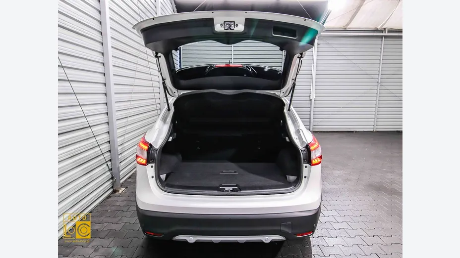 NISSAN Qashqai -