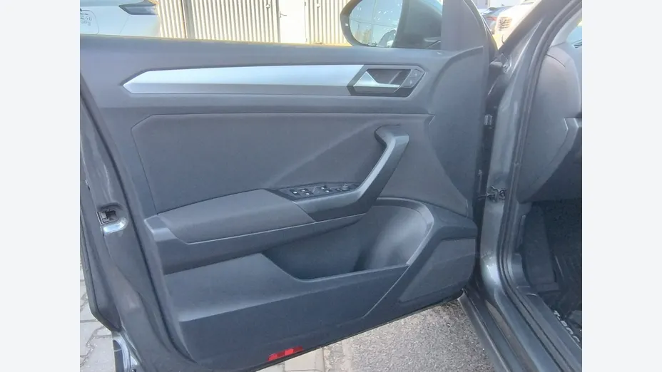 VOLKSWAGEN T-ROC -