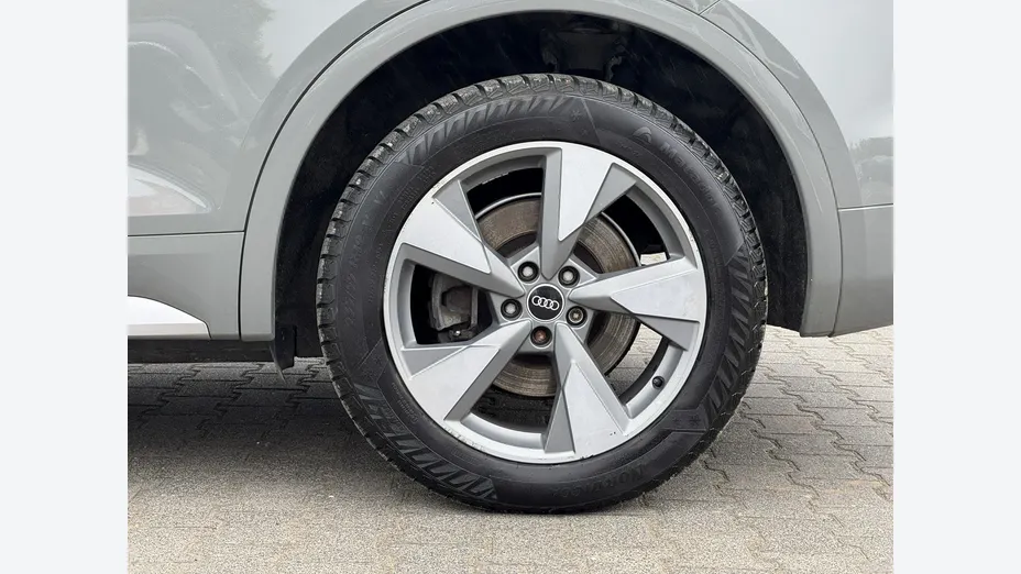 AUDI Q5 -
