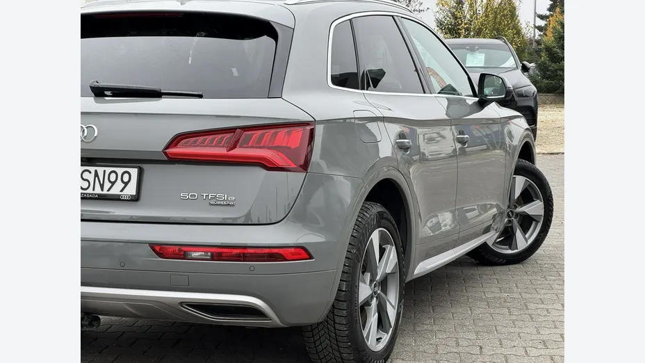 AUDI Q5 -