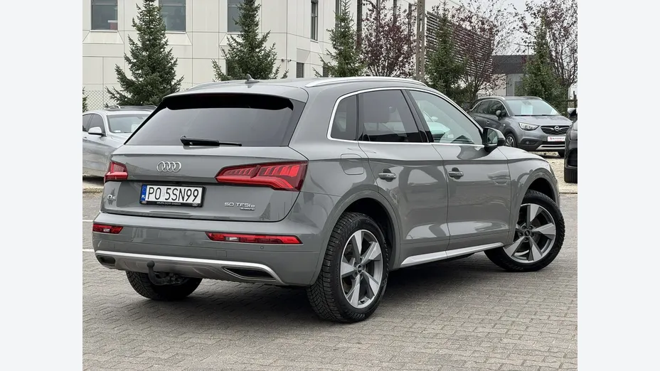 AUDI Q5 -