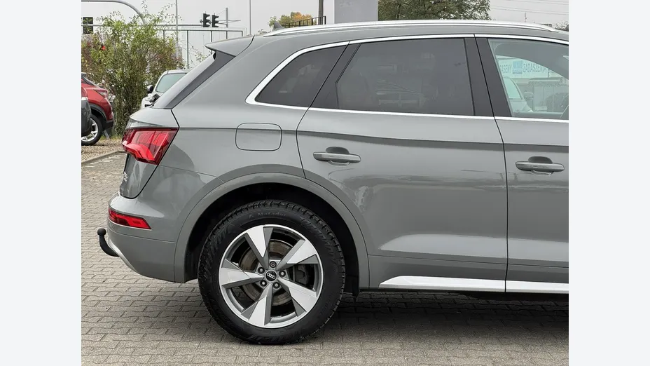 AUDI Q5 -