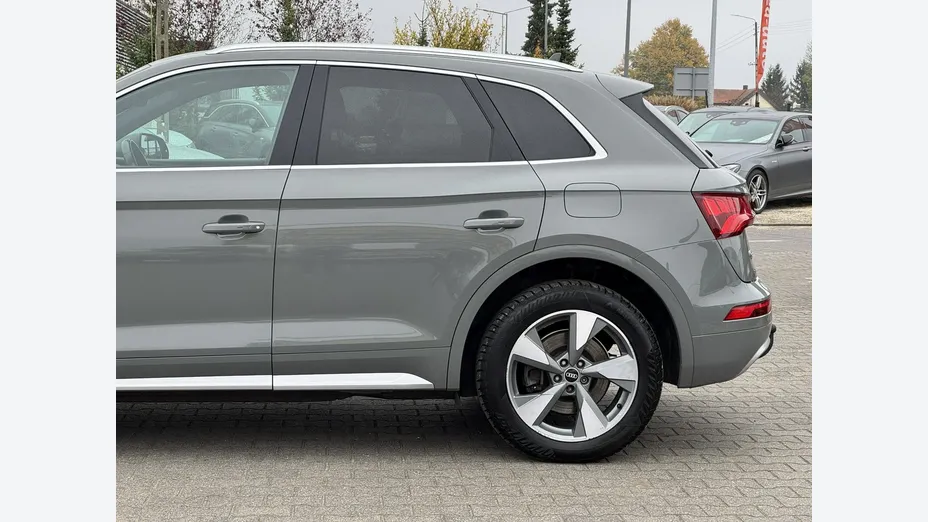 AUDI Q5 -