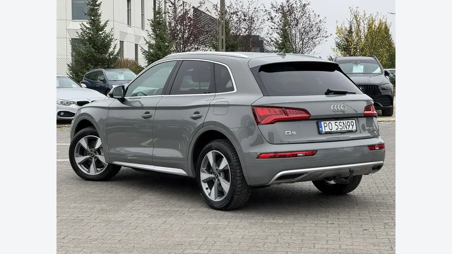 AUDI Q5 -