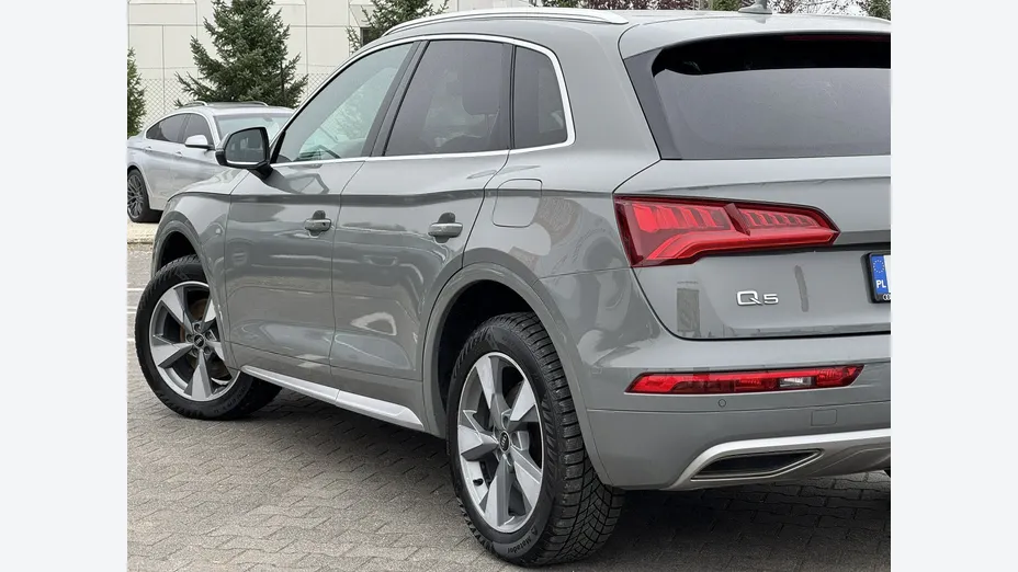 AUDI Q5 -
