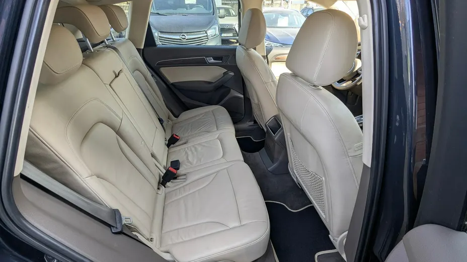 AUDI Q5 -