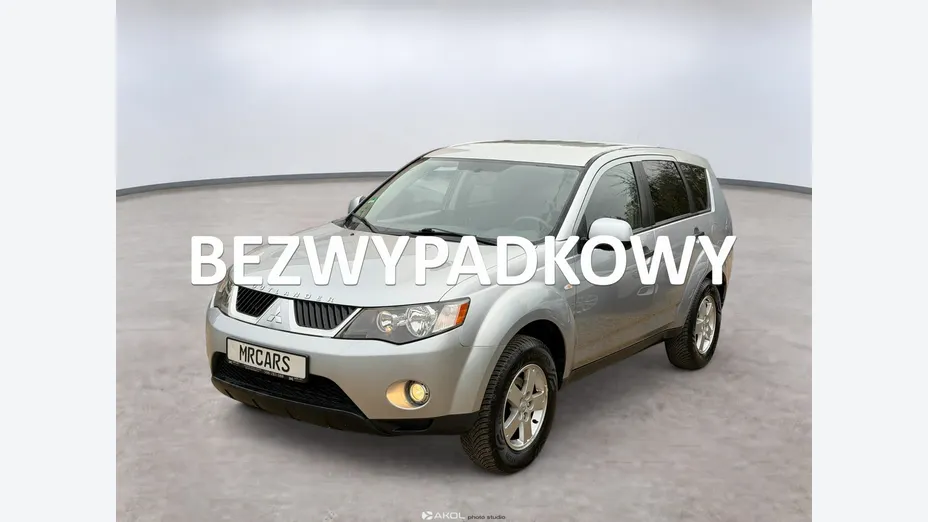 MITSUBISHI Outlander -