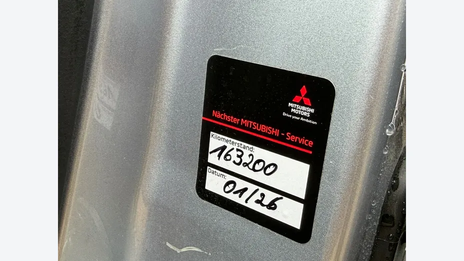 MITSUBISHI Outlander -