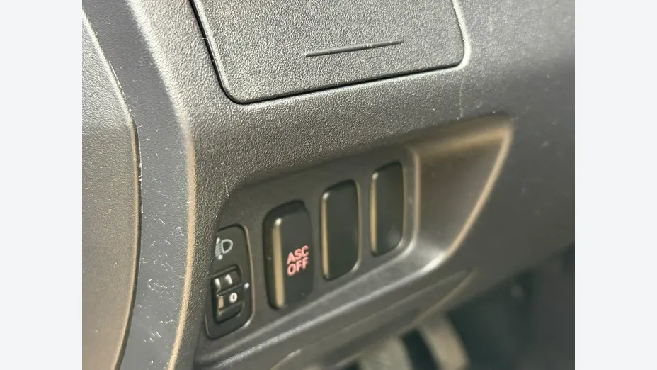 MITSUBISHI Outlander -