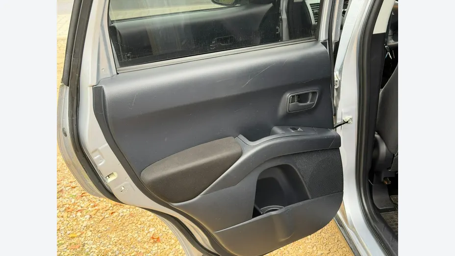 MITSUBISHI Outlander -
