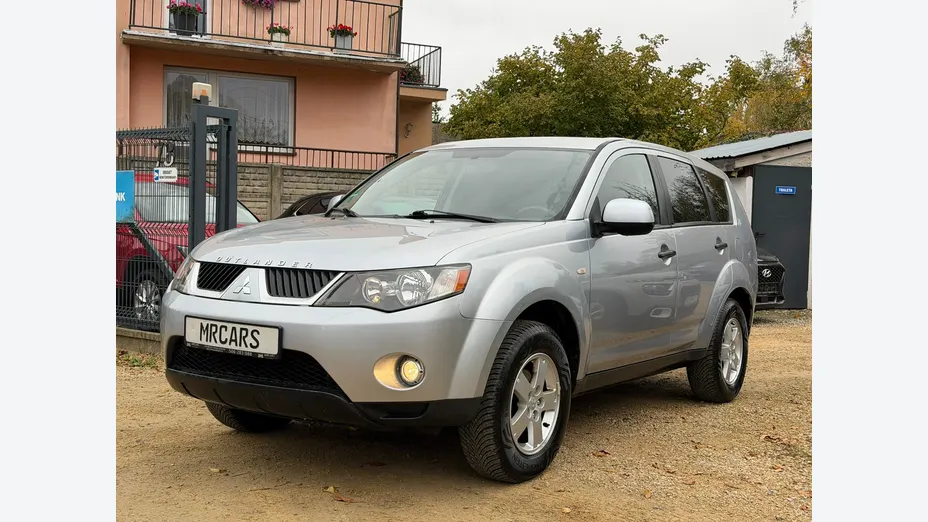 MITSUBISHI Outlander -