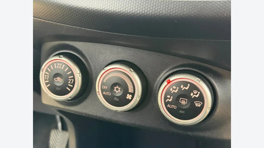 MITSUBISHI Outlander -