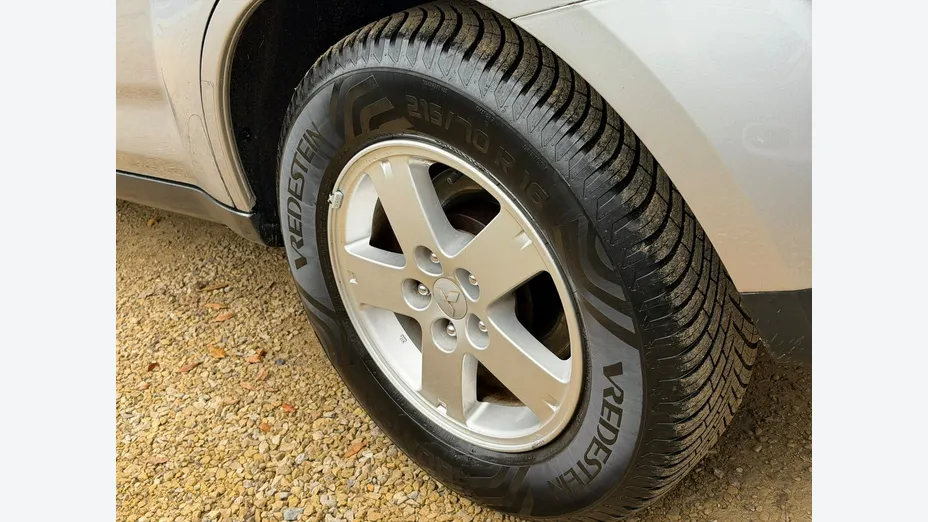 MITSUBISHI Outlander -