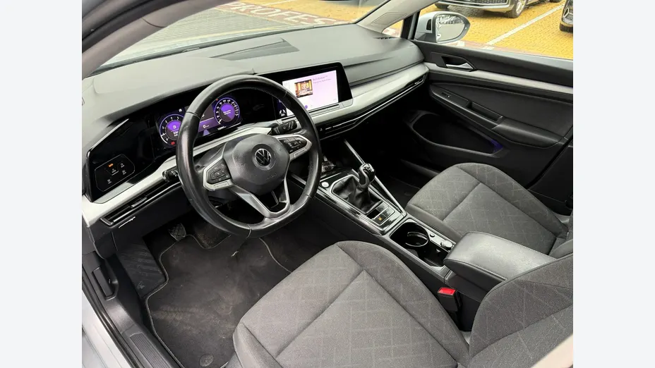 VOLKSWAGEN Golf -