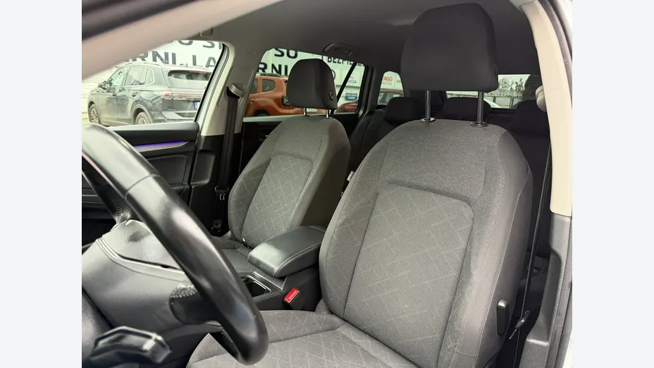 VOLKSWAGEN Golf -