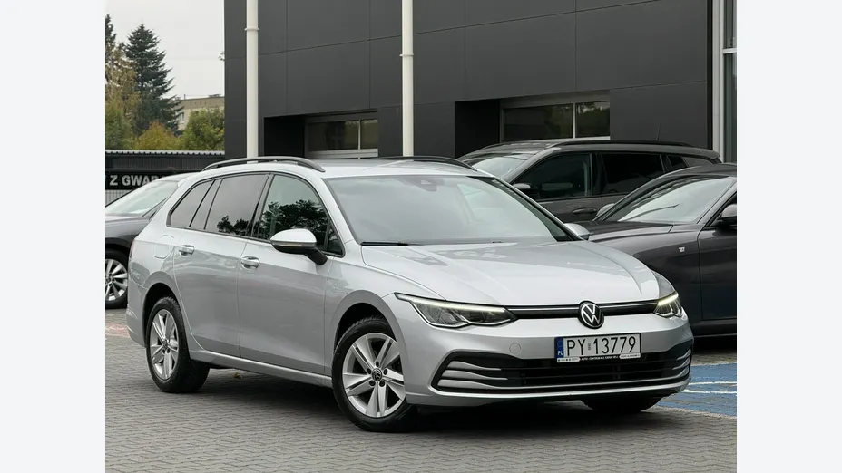 VOLKSWAGEN Golf -
