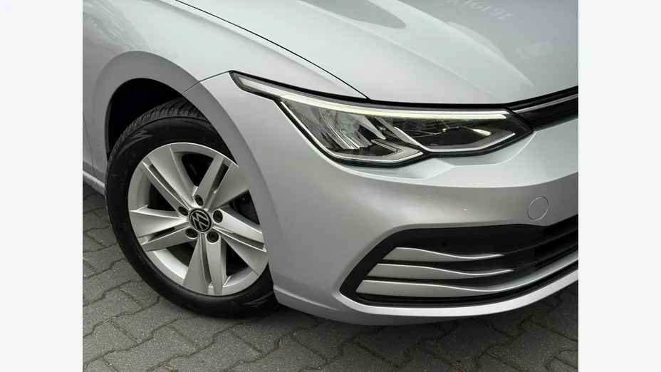 VOLKSWAGEN Golf -