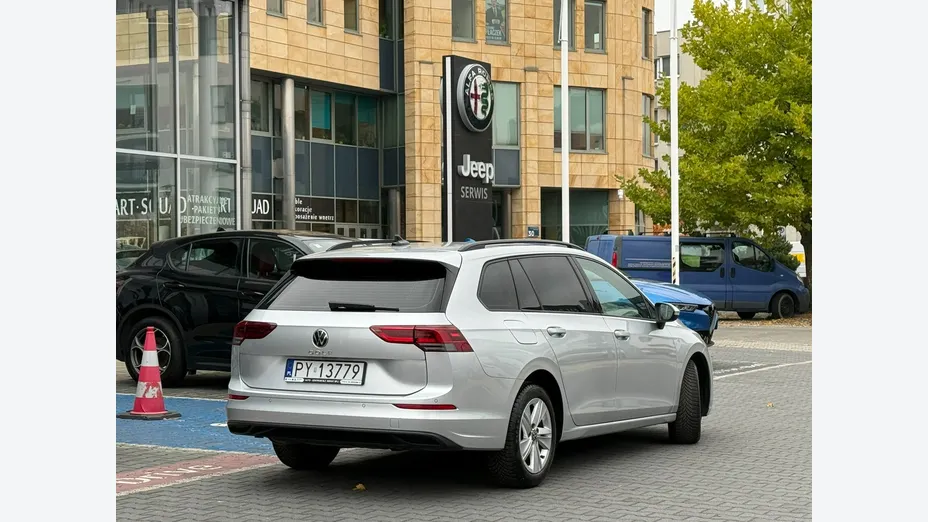 VOLKSWAGEN Golf -
