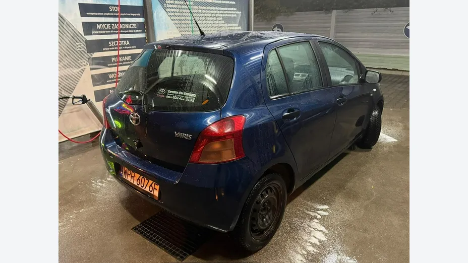 TOYOTA Yaris -